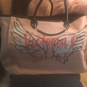 Victoria’s Secret leg tote